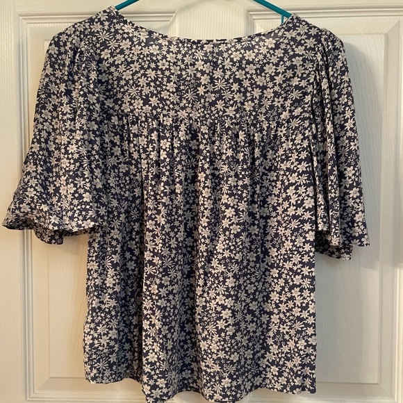 Navy and white floral lightweight top - Picture 2 of 3